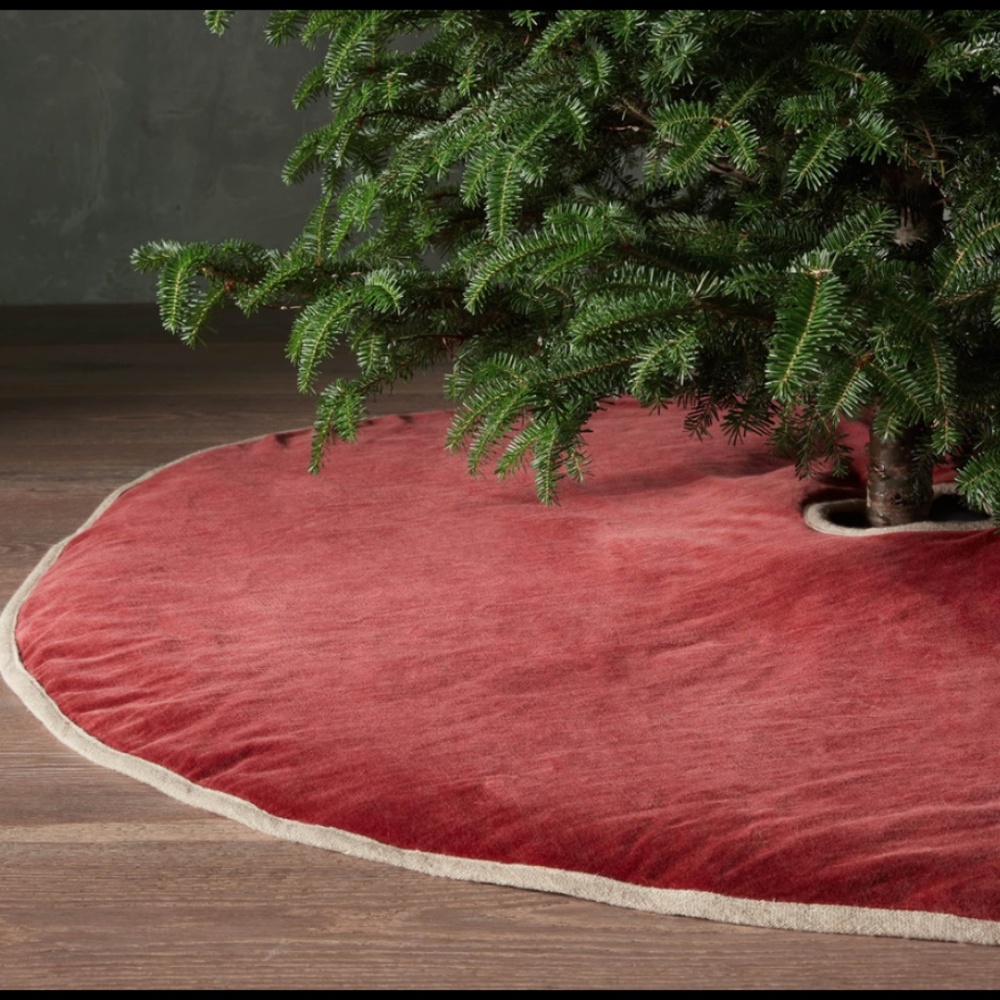 BNIB ARHAUS VELVET TREE SKIRT NEW